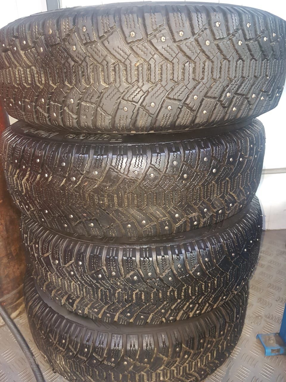 Продам шины почти новые
