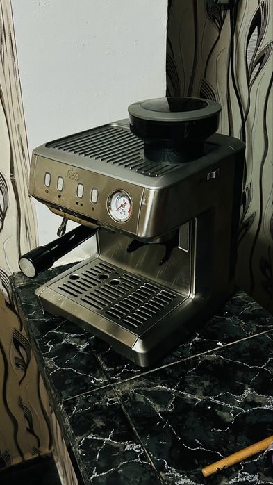 Кафе машина със мелница