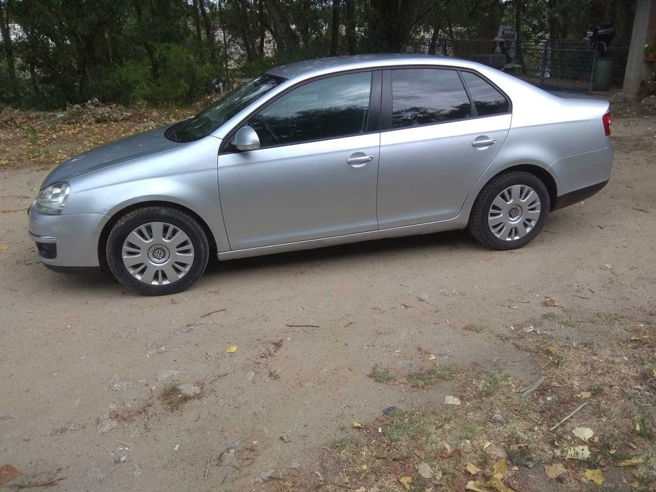 Vând Volkswagen Jetta!