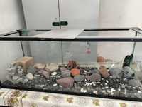 Аквариум стеклянный толщиной 4 мм  с камнями и декорацией