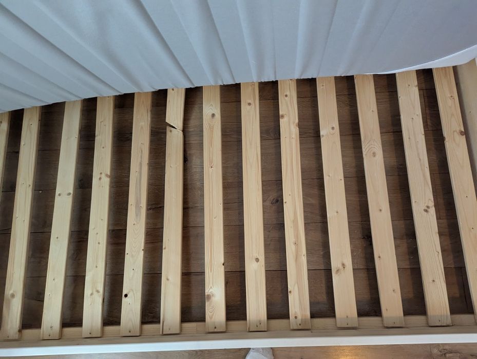 Pat 90cm pentru copii de tip căsuța din lemn