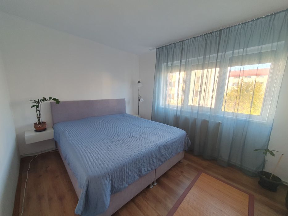Închiriez apartament patru camere