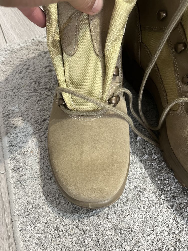 Bicanci miltari desert goretex , noi