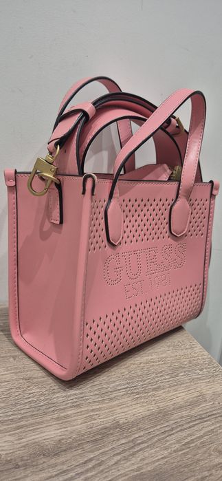 Оригинална дамска чанта Guess