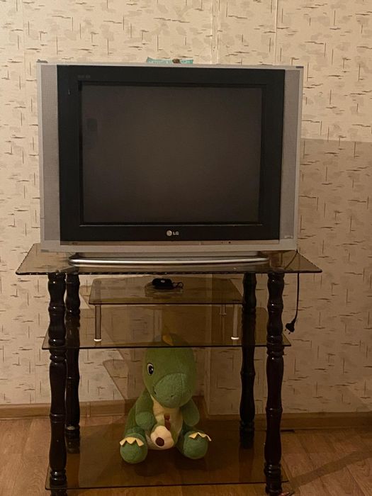Телевизор + стойкой