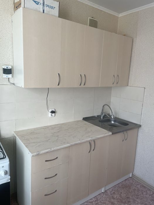 Продам за дешево кухню, прихожку, диван, кровать, шкаф, тумбу под тел