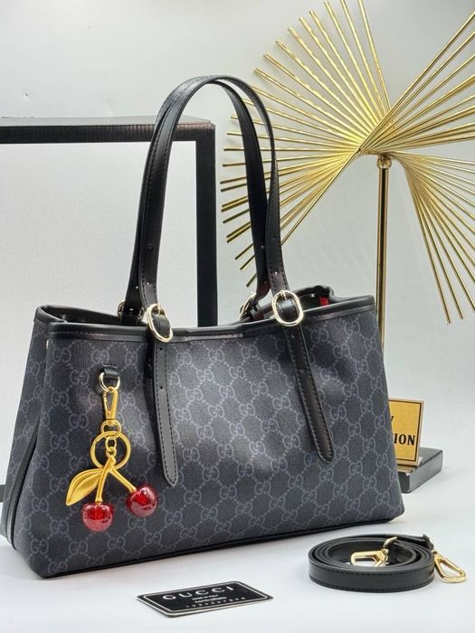 Geanta Gucci noua !!! Dimensiuni 33/21 !!!