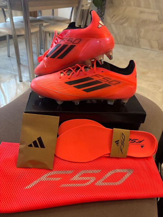 Футболни обувки - Adidas F50