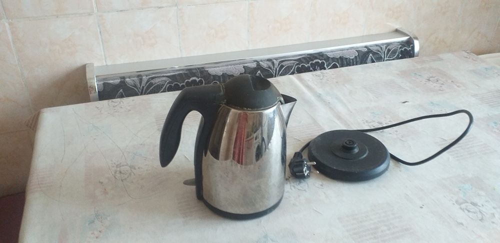 Продам  чайник электрический