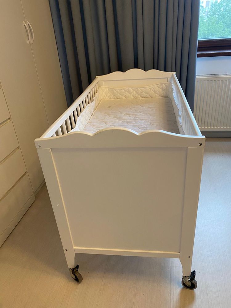 Pătuț din lemn alb IKEA