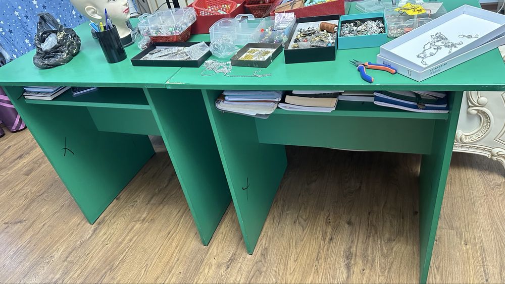 Стол для офиса в хорошем состояний