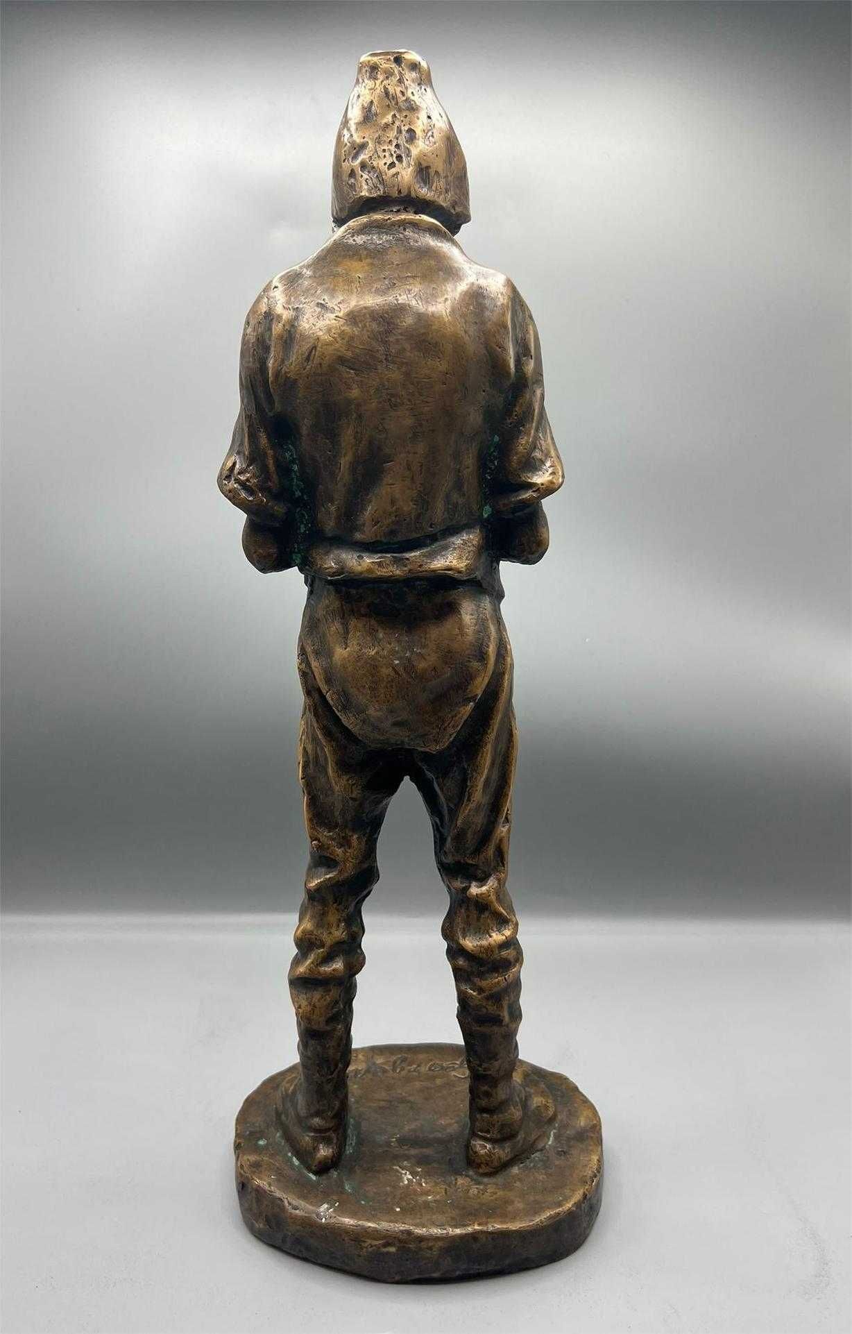 Liquid Money vinde statueta bronz Spiridon Georgescu