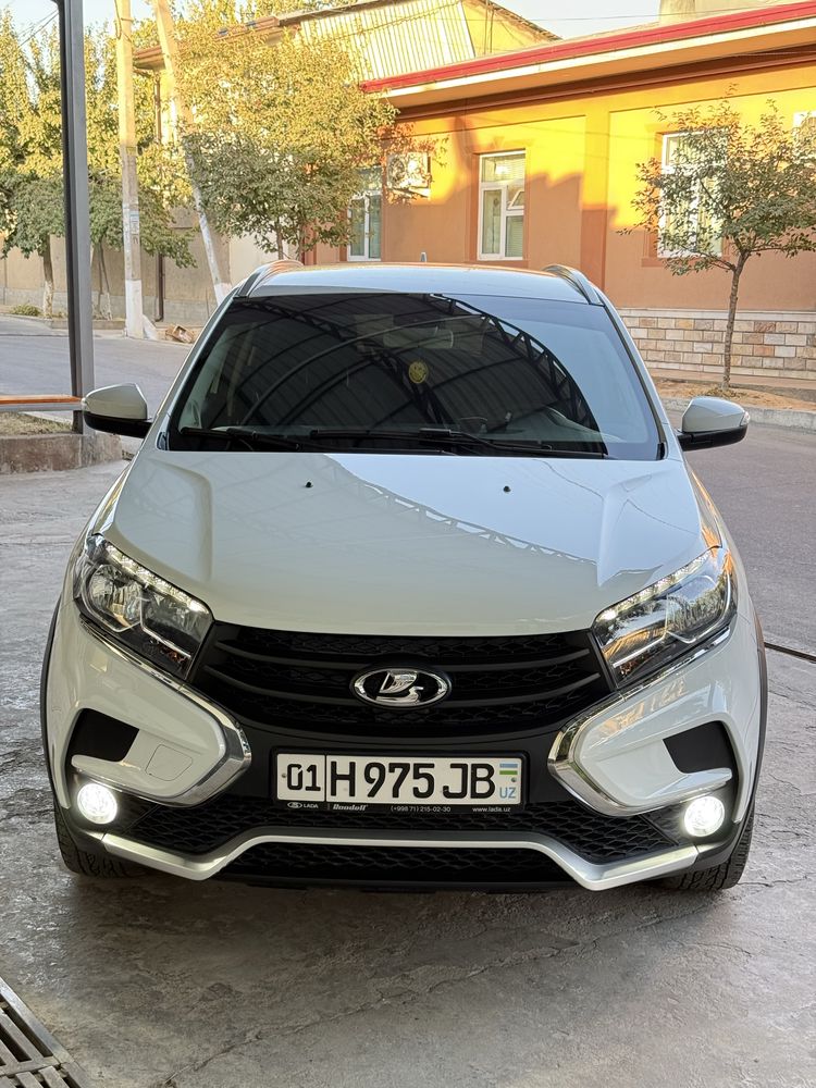 Arenda LADA XRAY CROSS2020 yil2 ta ewikda kraskasi bor moshna idiyalni
