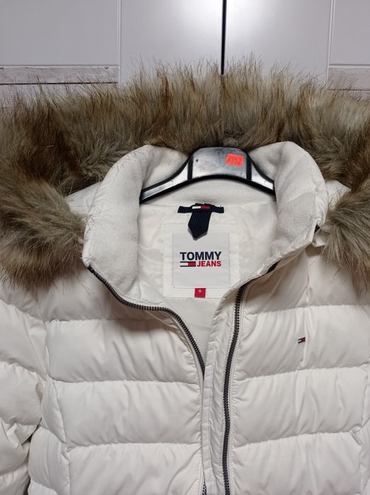 Зимно пухено яке Tommy Jeans / размер S /
Якето е слагано веднъж. 
Ням