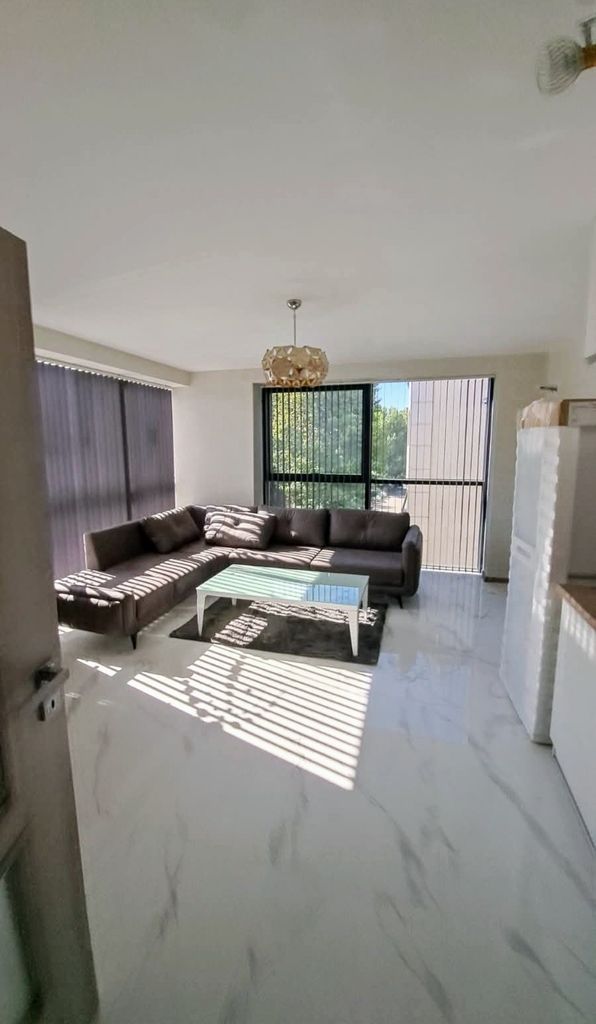 Дава се под наем Тристаен апартамент в Варна, Младост 2 - 93 кв.м за 750 € - Снимка #3