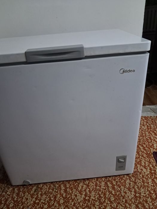 Морозилка  Midea. 5000 тенге.нужен ремонт