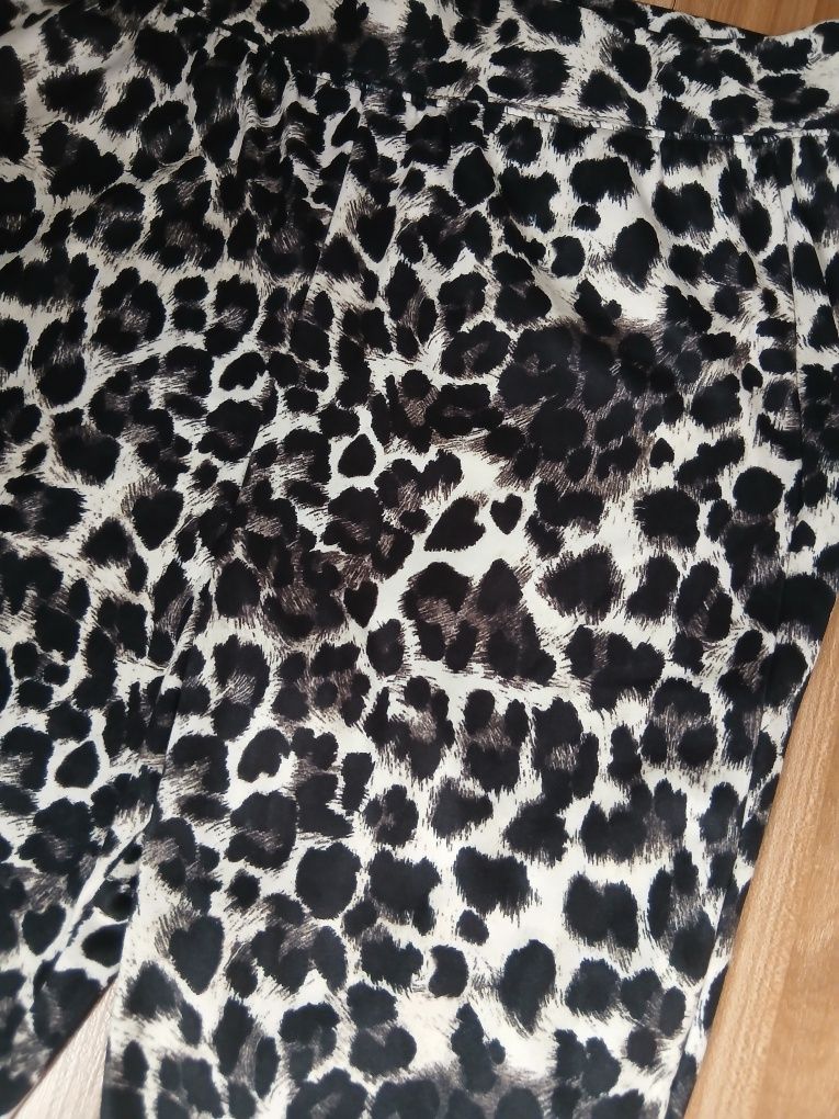 Pantaloni în stare bună