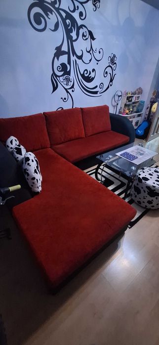 Разтегателен диван за хол