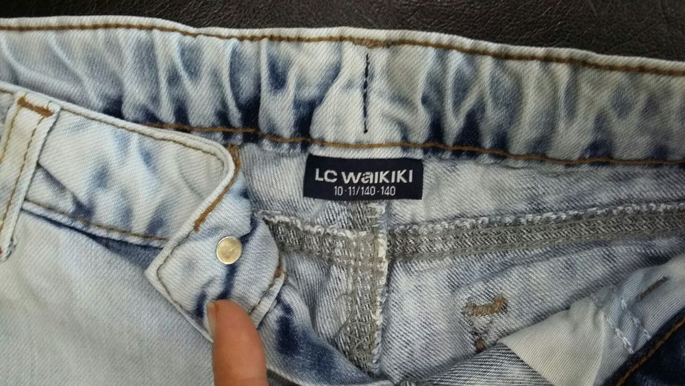 дънки на LC Waikiki 10-11г , 140см -12лв