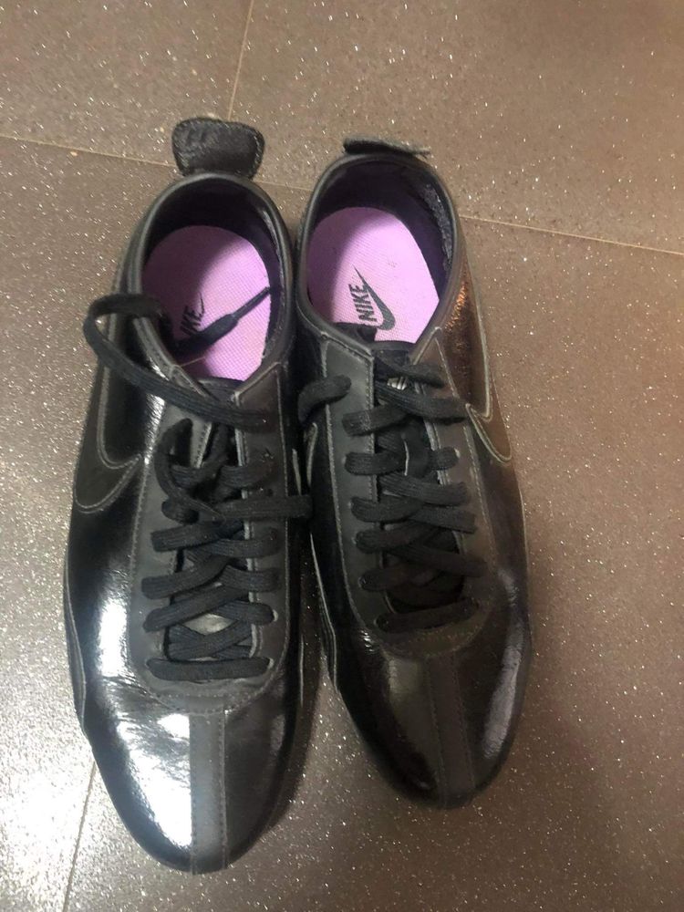 Дамски маратонки NIKE за фитнес