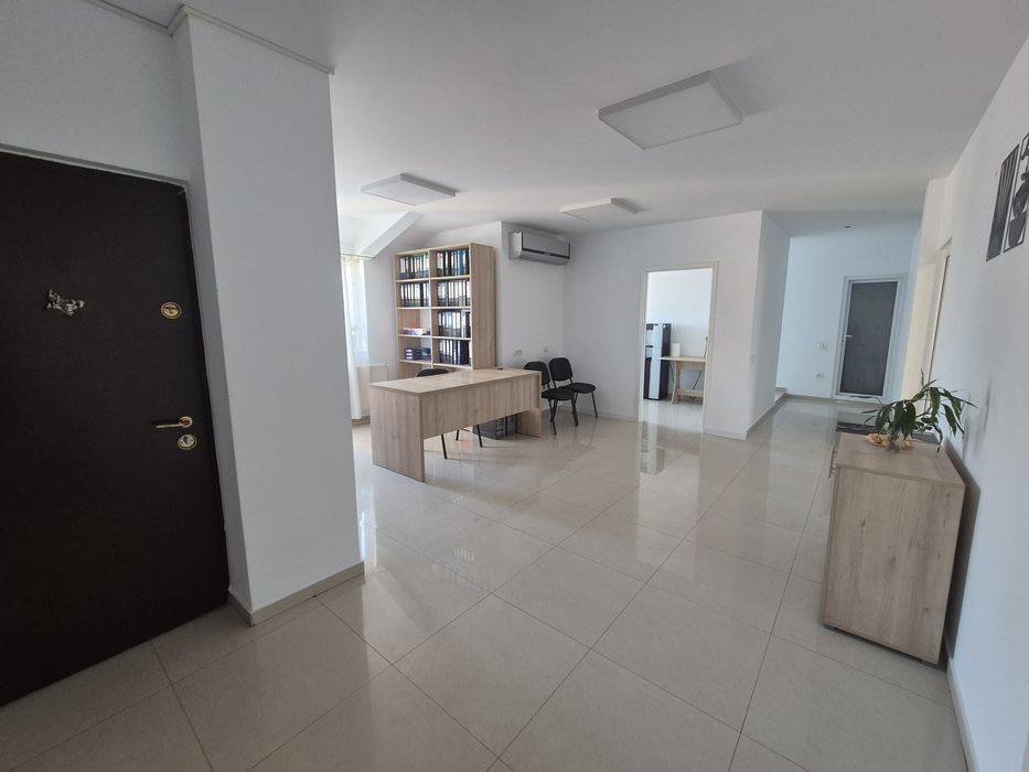 Spatiu central birouri cabinete