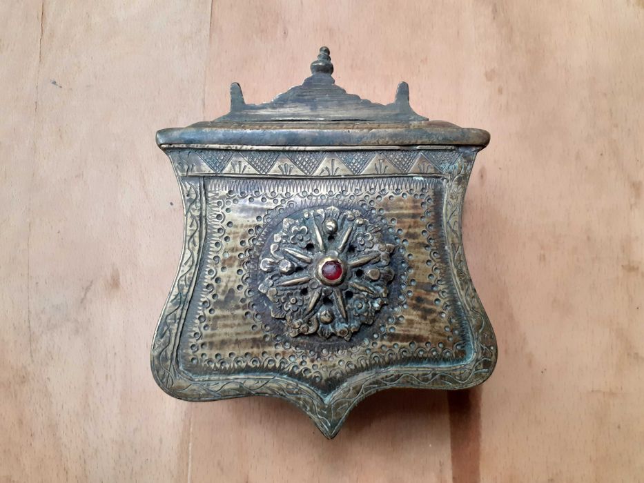 Стара възрожденска паласка фишекчийница барутница бронз