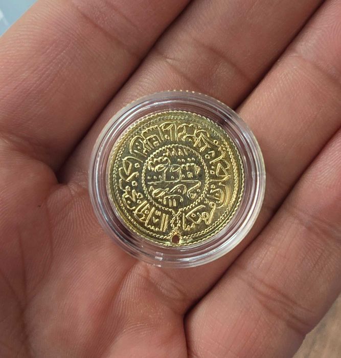 Златна монета , пендар