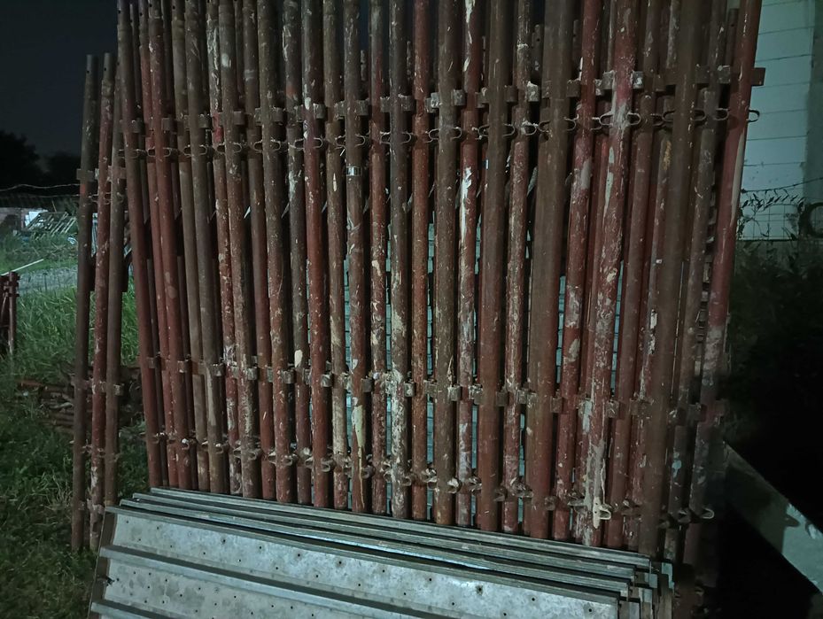 Închiriez schelă metalică (16H,55MP)