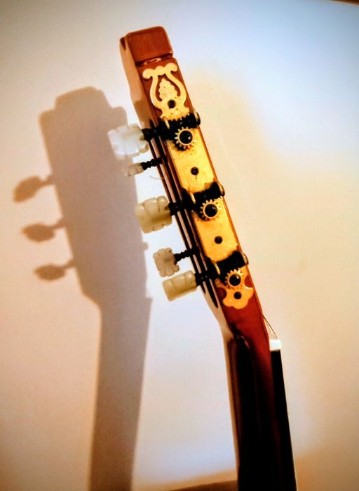 Продавам класическа китара Yamaha G-240