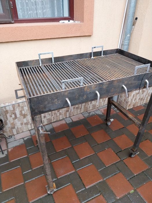 Vând grătar pentru friptură