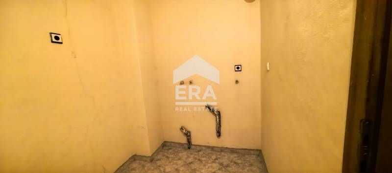 Дава се под наем Тристаен апартамент в Варна, Базар Левски - 120 кв.м за 650 € - Снимка #2