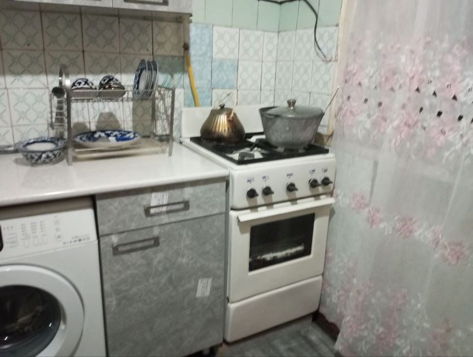 Сдаётся 3х ком квартира на питисотки  около 3 школы  1 этаж