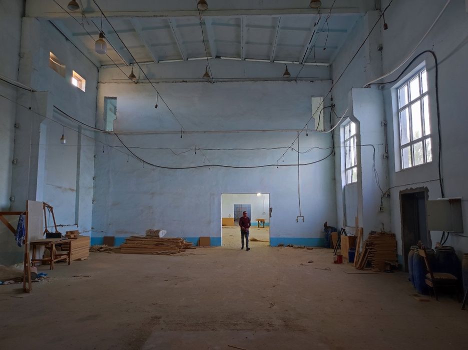 Продается здание. г.Янгиюль.