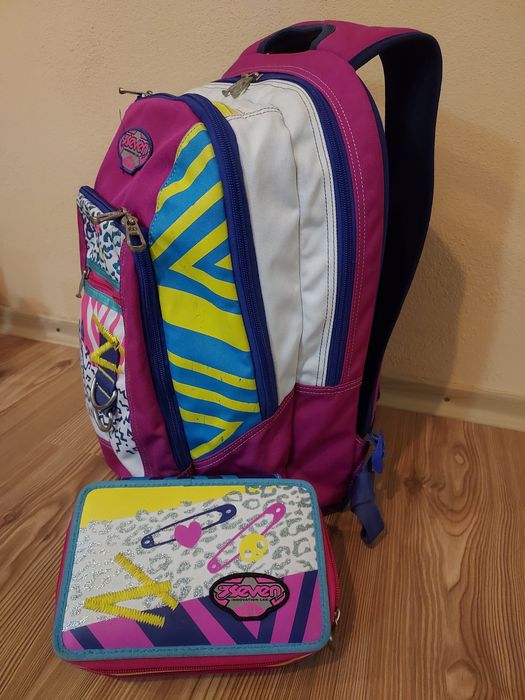 Ghiozdan Seven, cu compartimente multiple