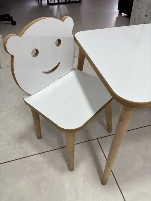 Vand set masa si doua scaune copii
