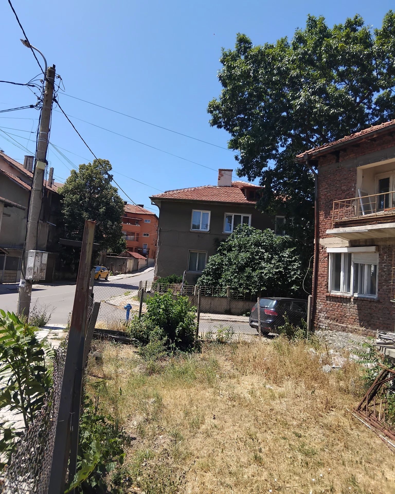 Продава две къщи в гр.Дупница