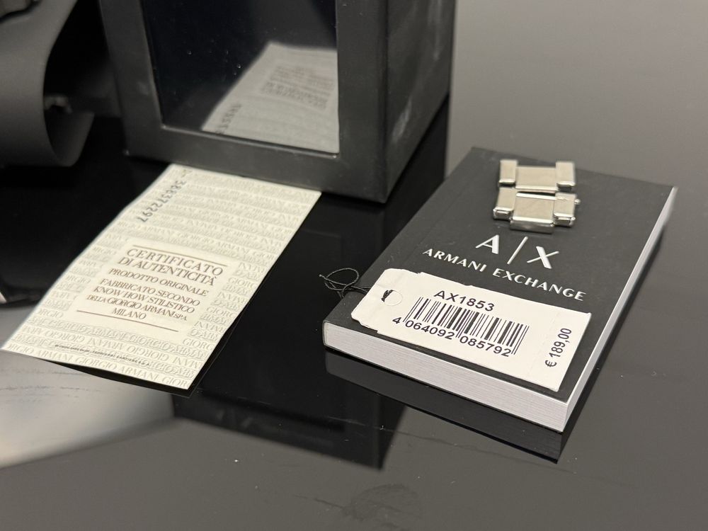 Продавам мъжки часовник Armani Exchange с метална каишка