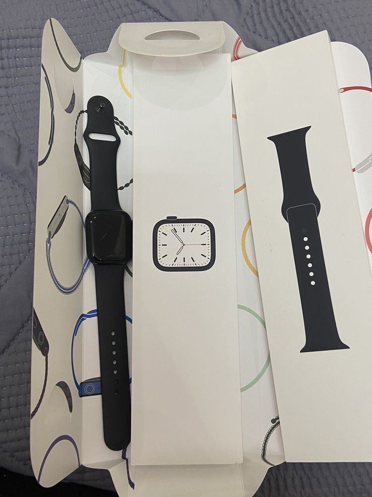 Apple Watch Series 7 (41 мм), аккумулятор 100%, в хорошем состоянии