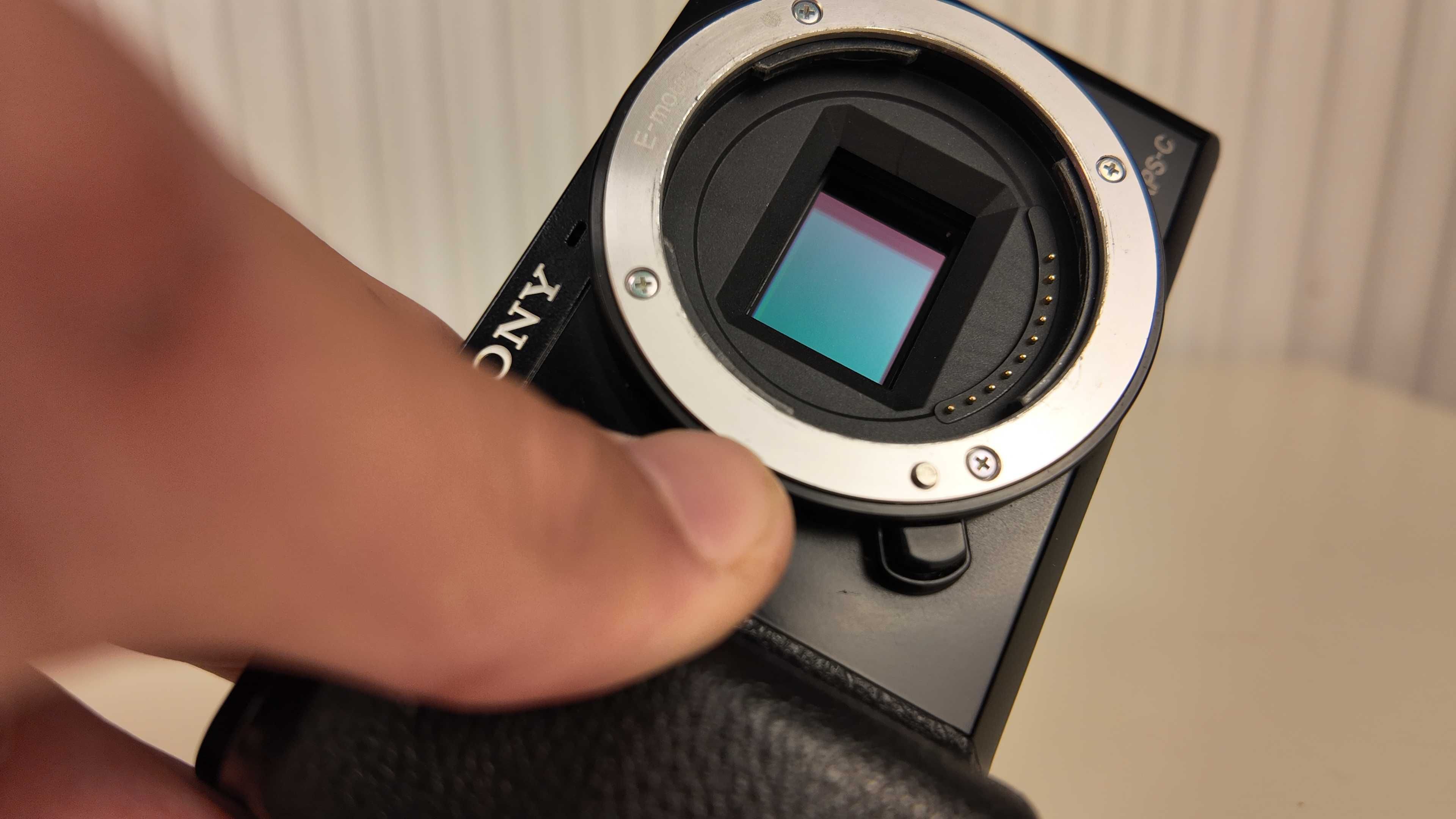 SONY A6000 + ОБЕКТИВИ в добро състояние!!! /ПРОДАВАТ СЕ И ОТДЕЛНО/