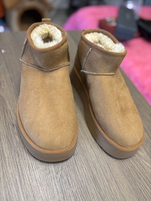 Ugg marime 37 pret redus !!