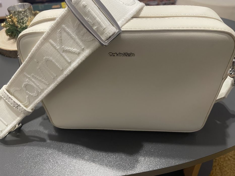 Чанта през рамо calvin klein
