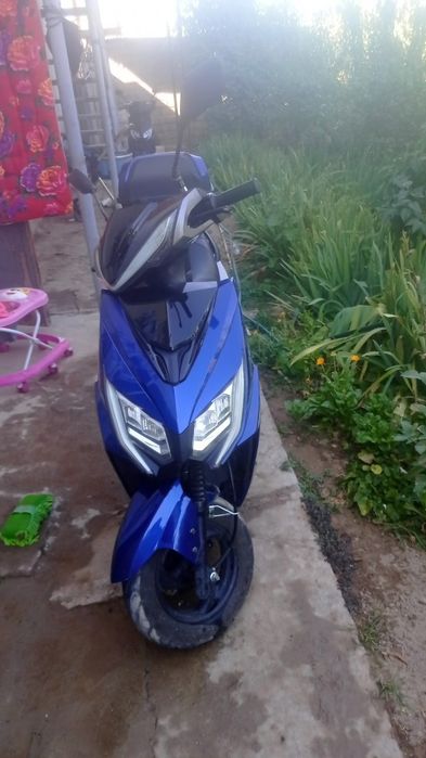 Скутер Ларгус 01