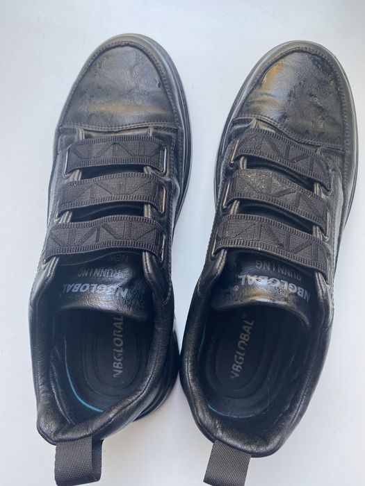 Продам  новые мужские спортивные туфли