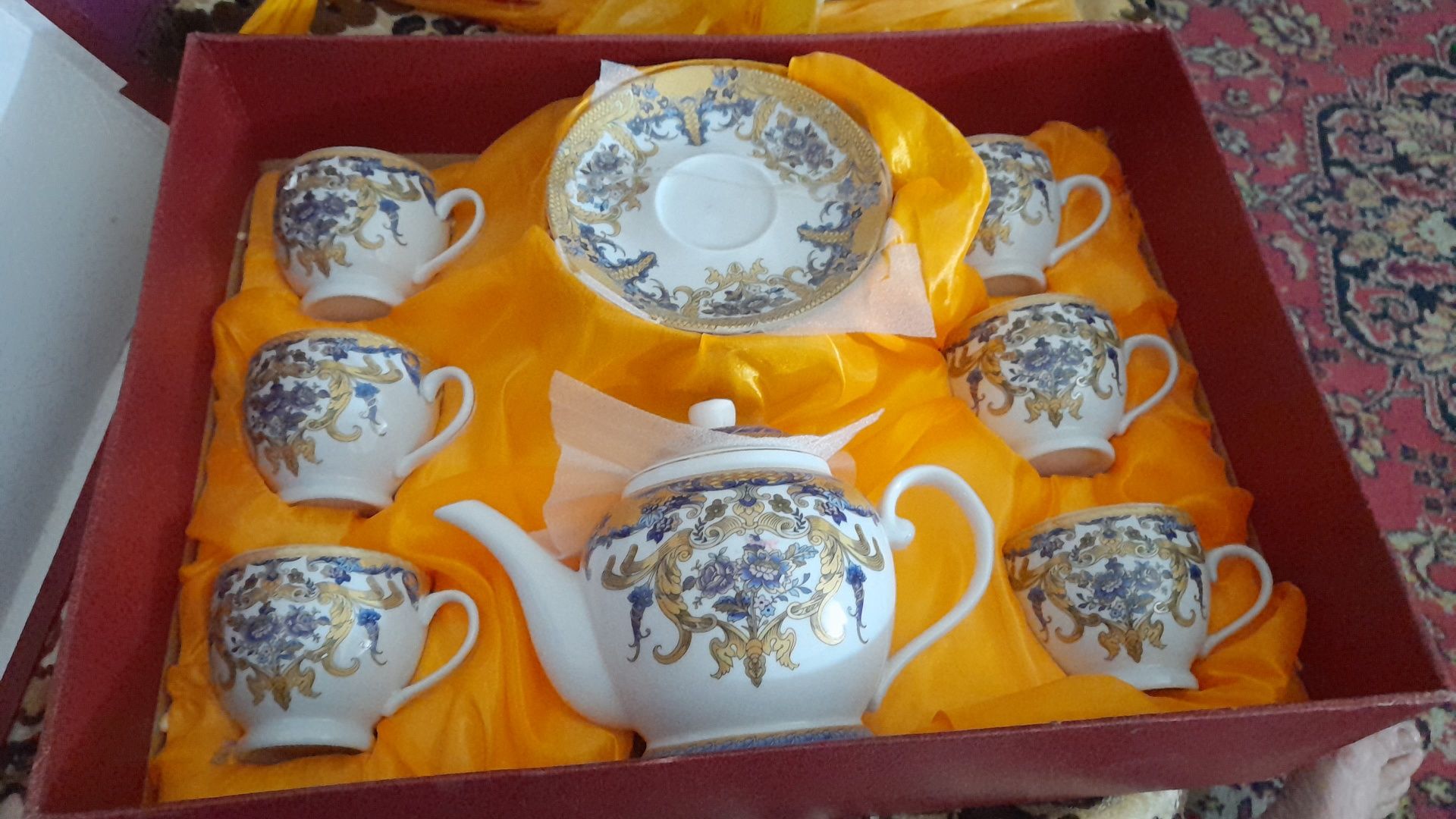 Продам набор, чашки с чайнечком