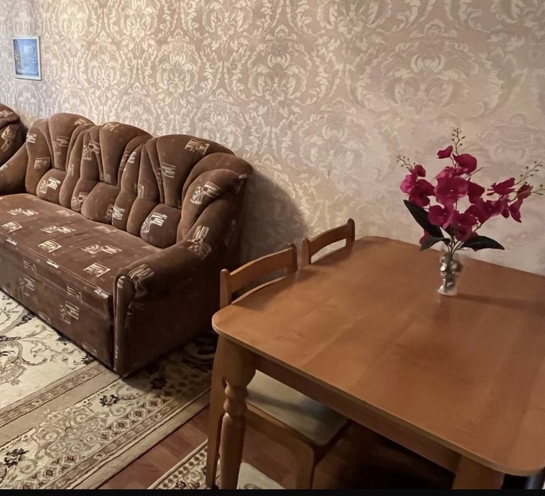 Стол и 4 стула в отличном состоянии 60 тыс тенге