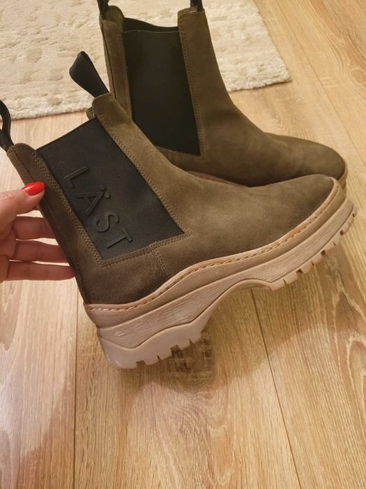 Дамски маркови боти естествен велур