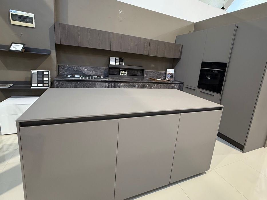Bucatarie Showroom Zecchinon Cucine + insula separată