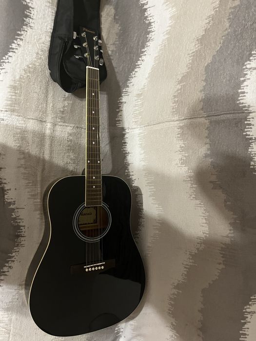 Chitară Phoenix cu husa inclusa