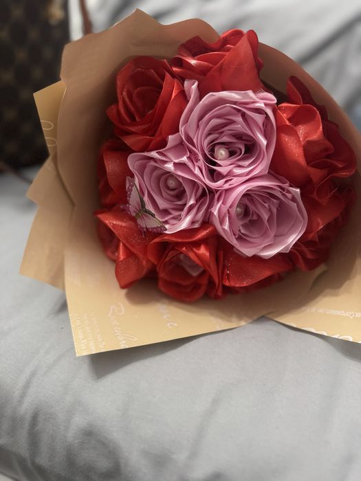Buchet trandafiri satin