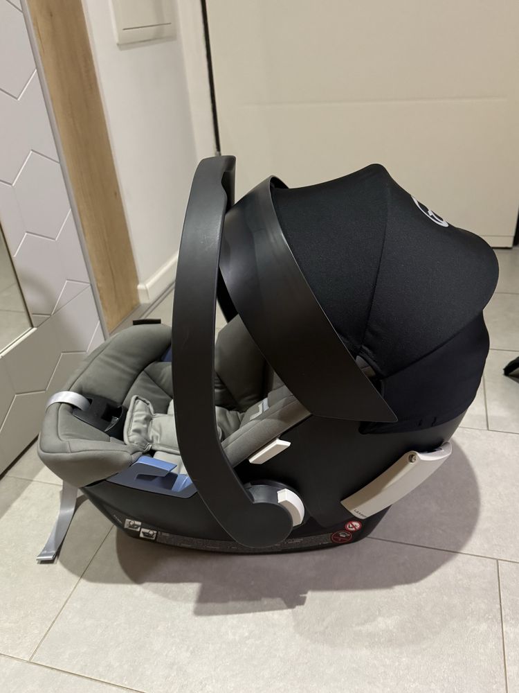 Vand scoica auto pentru copii Cybex Aton 5 + adaptori + carte